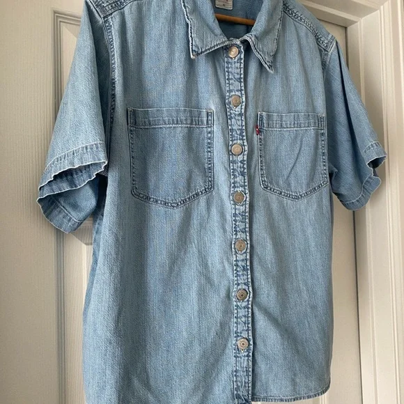 Vintage Levi’s Short Sleeve Denim Button Down - Picture 3 of 9